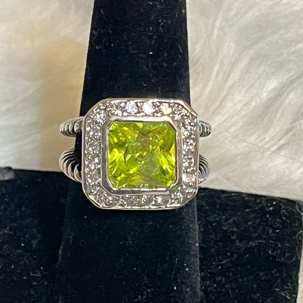 18k Ge Lime Peridot Cocktail Ring